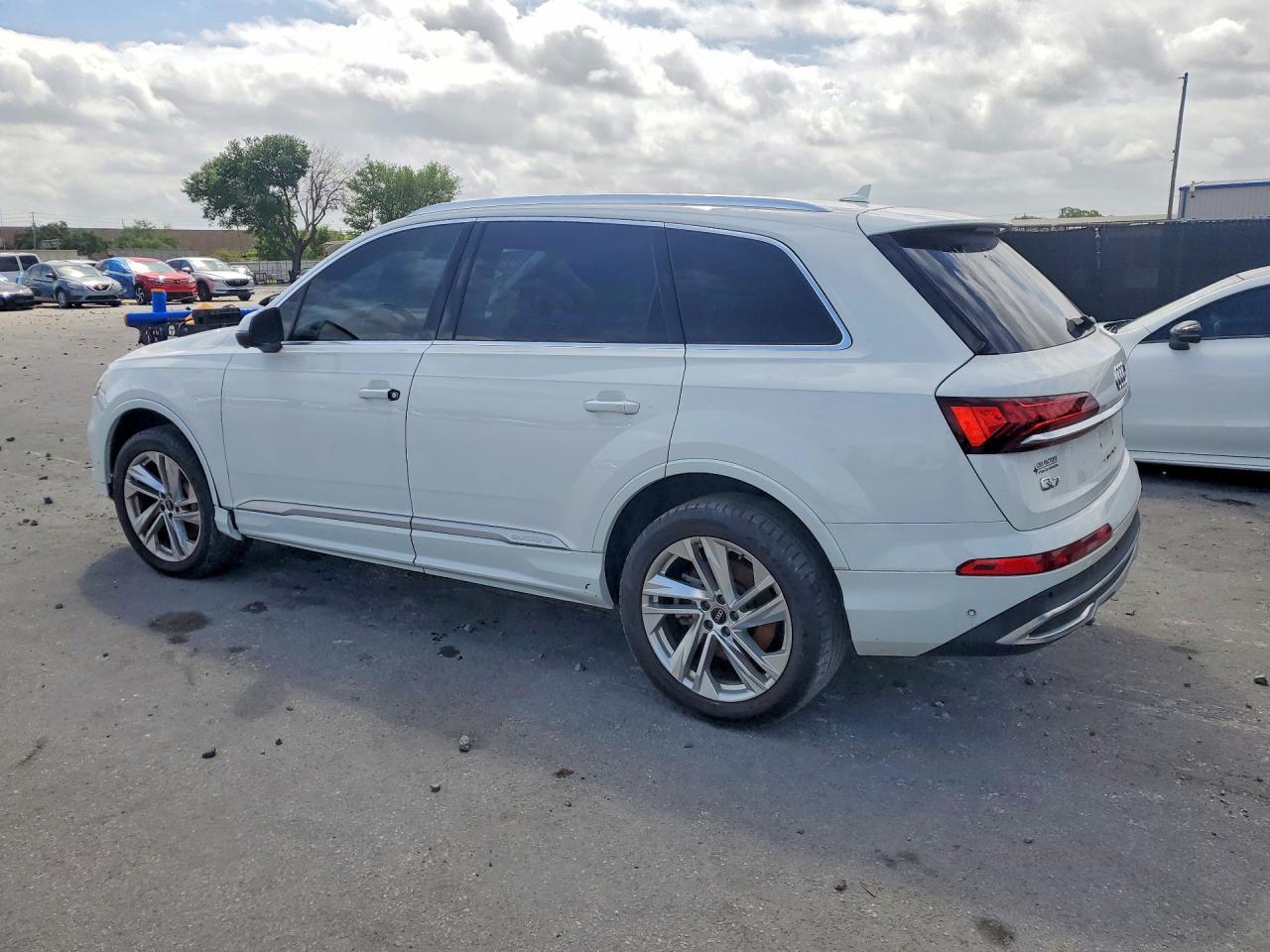 2021 Audi Q7 Premium Plus - Фото 2