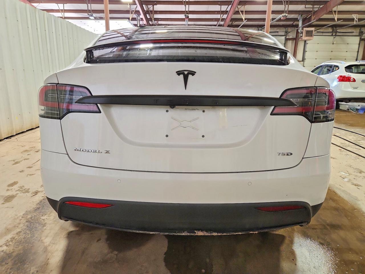 2016 Tesla Model X - Фото 6