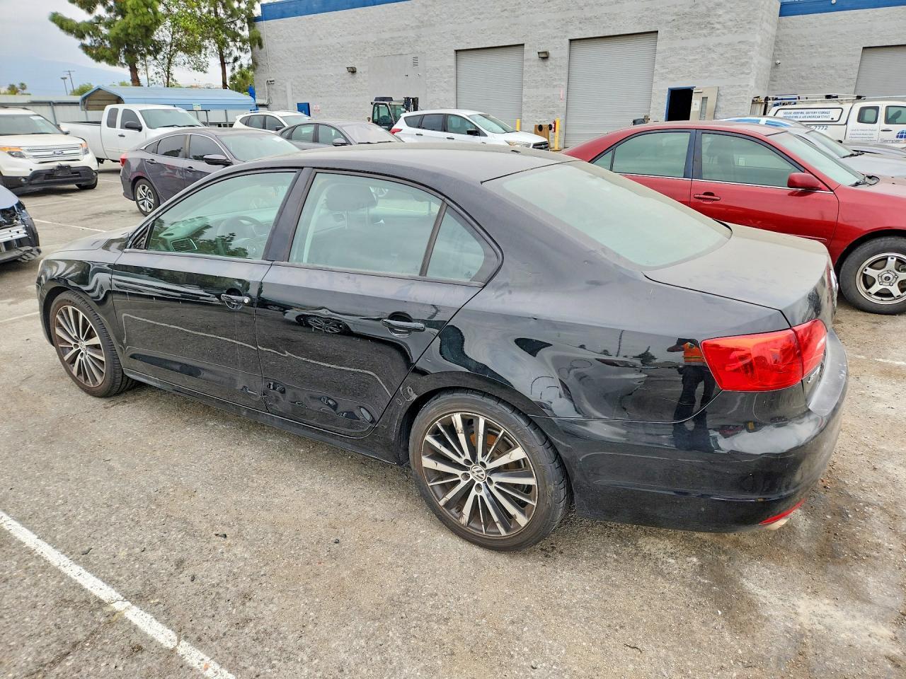 2014 Volkswagen Jetta Base - Image 2