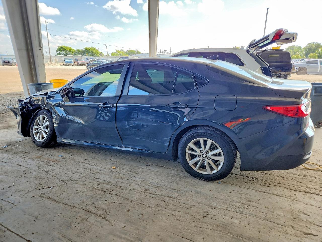 2025 Toyota Camry Le - Фото 2
