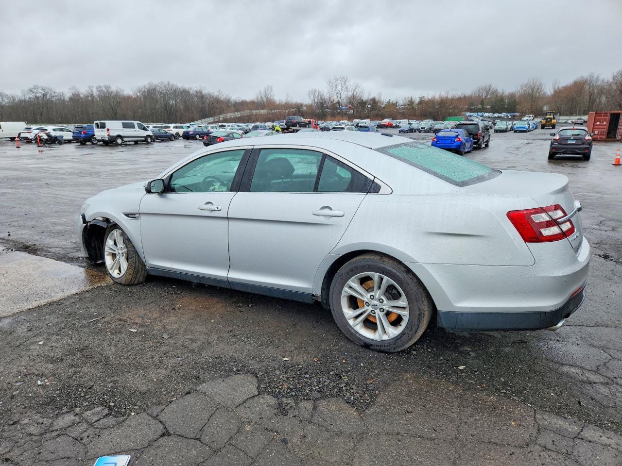2015 Ford Taurus Sel - Фото 2