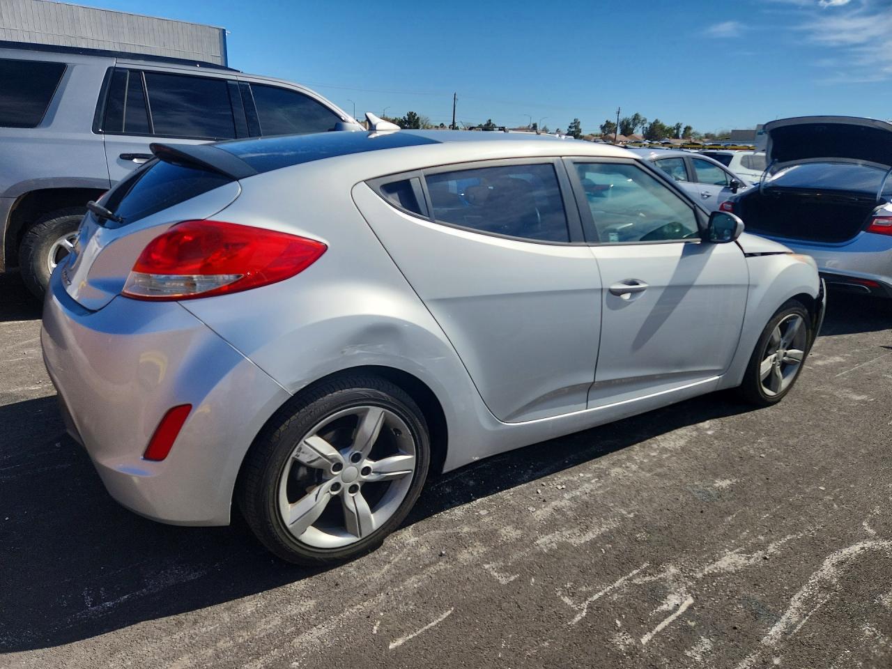 2013 Hyundai Veloster Base - Фото 3