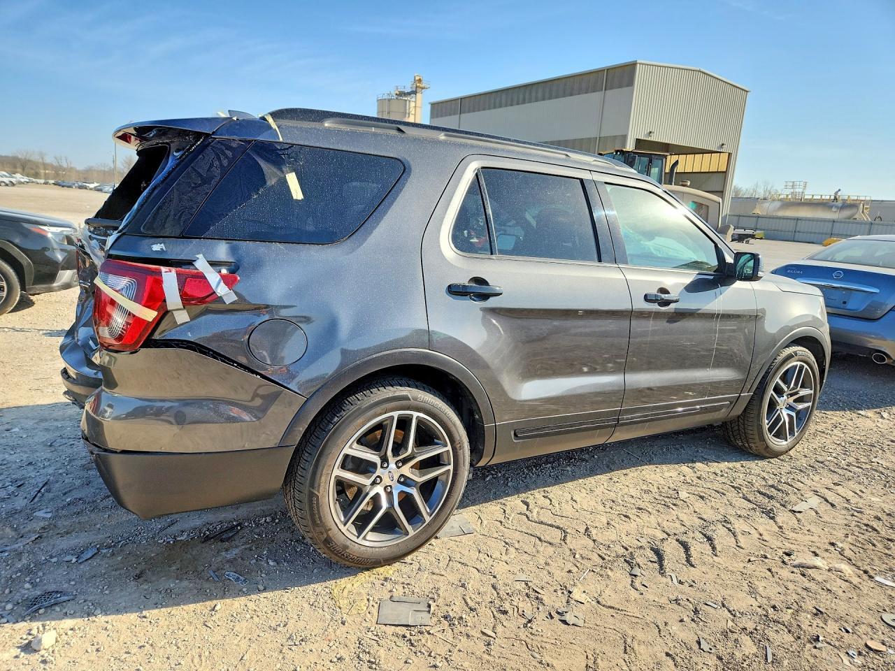 2016 Ford Explorer - Фото 3
