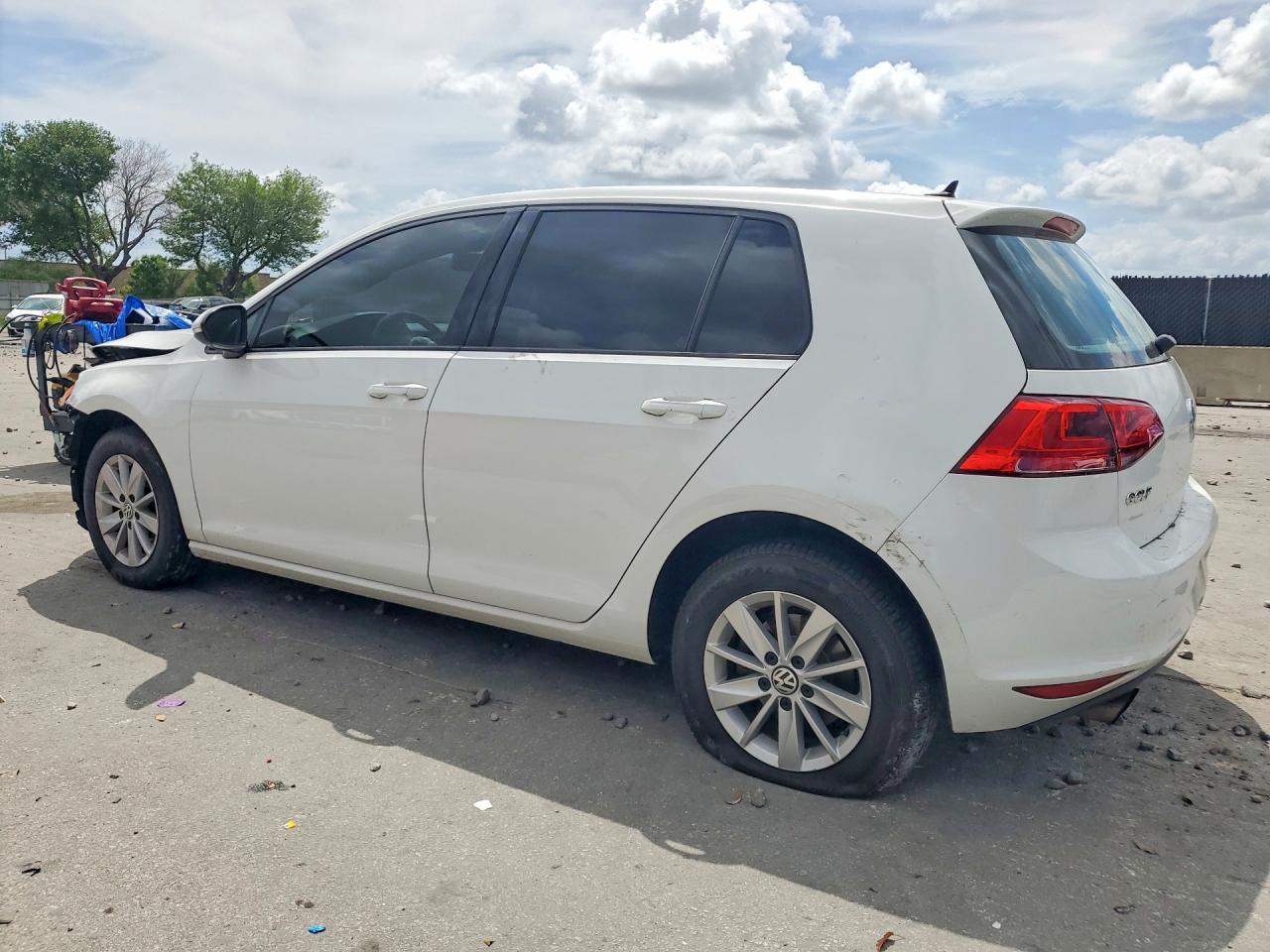 2016 Volkswagen Golf S - Фото 2