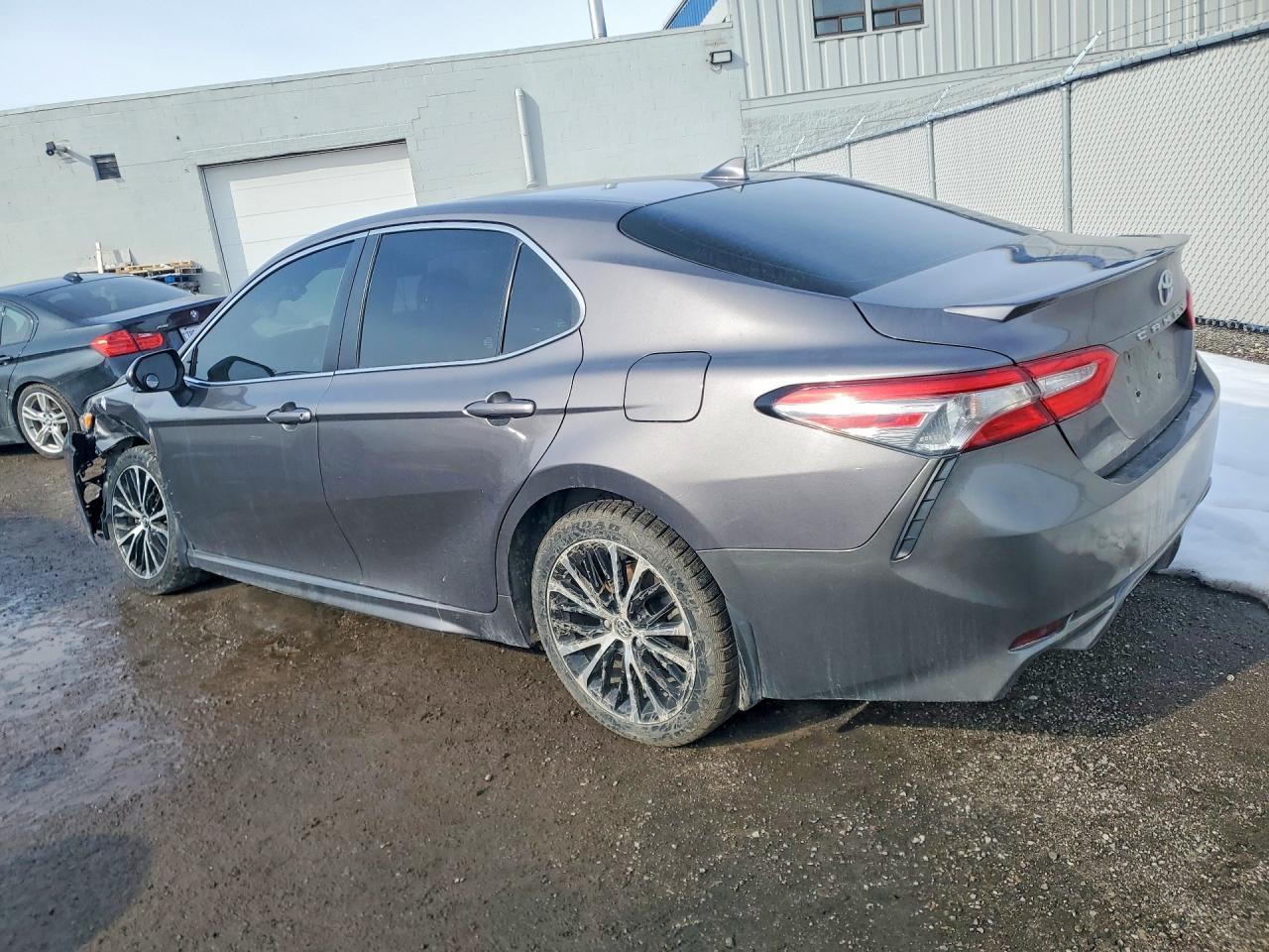2018 Toyota Camry L - Фото 2