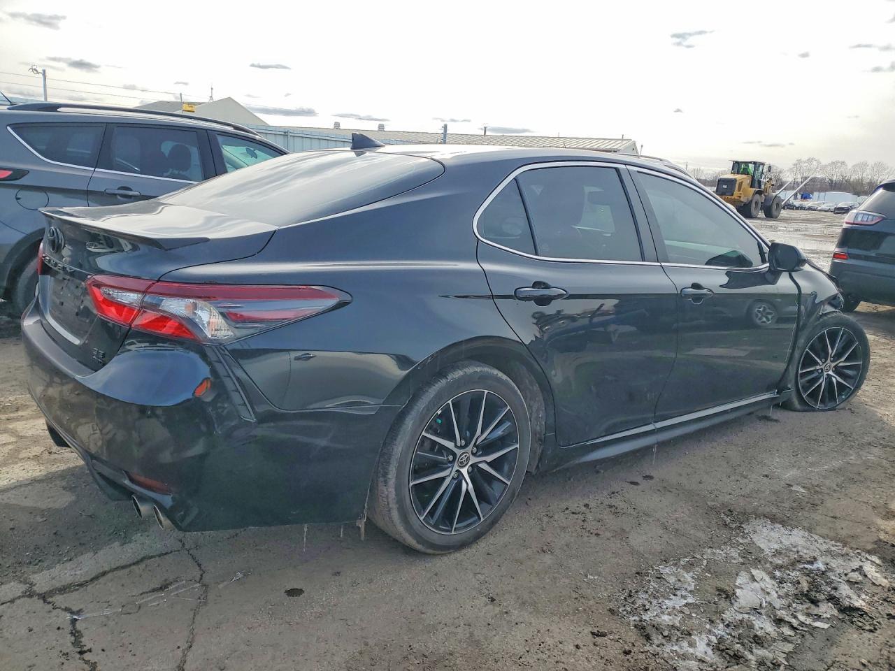 2022 Toyota Camry Se - Image 3