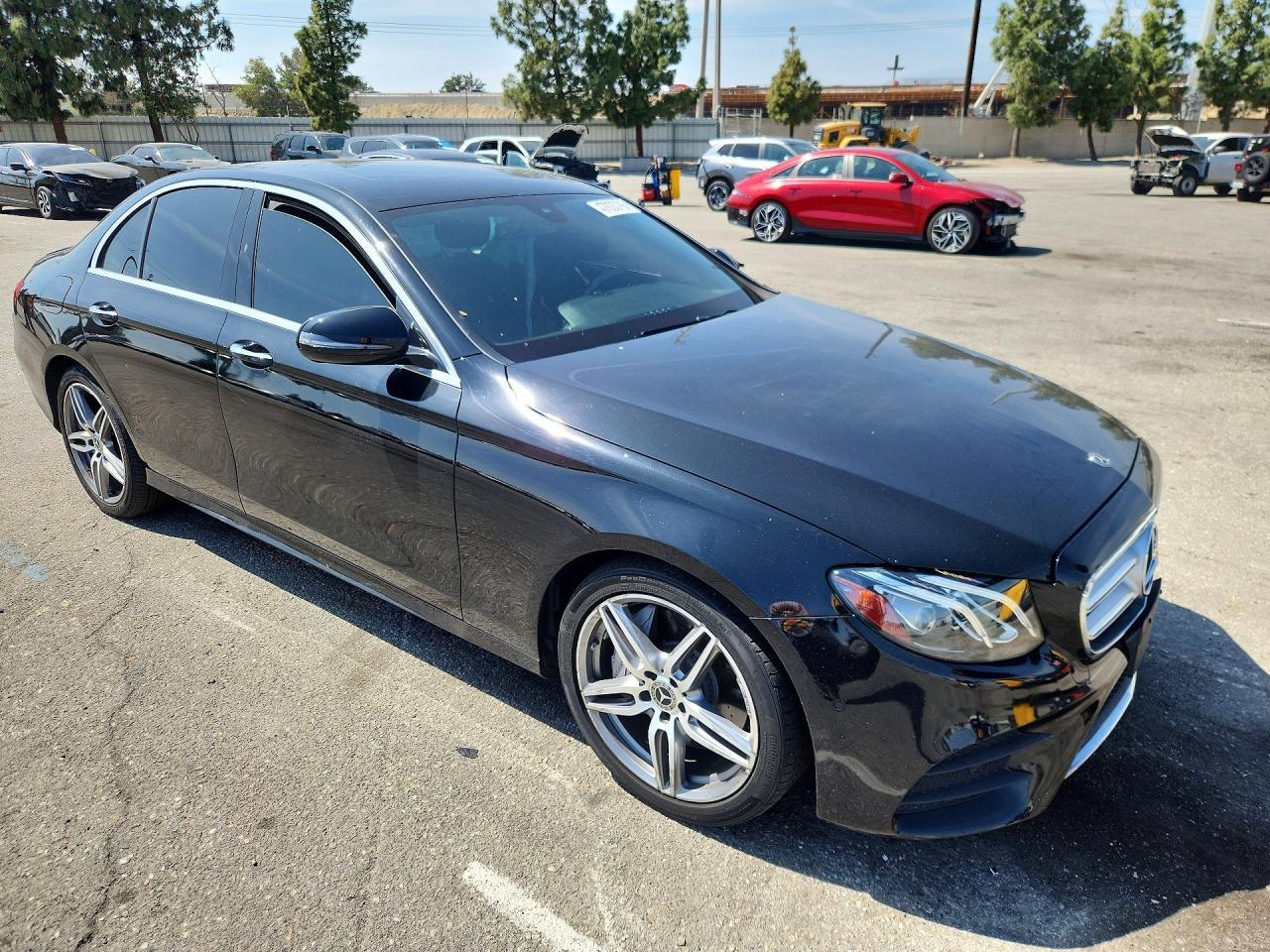 2018 Mercedes-Benz E 300 - Фото 4