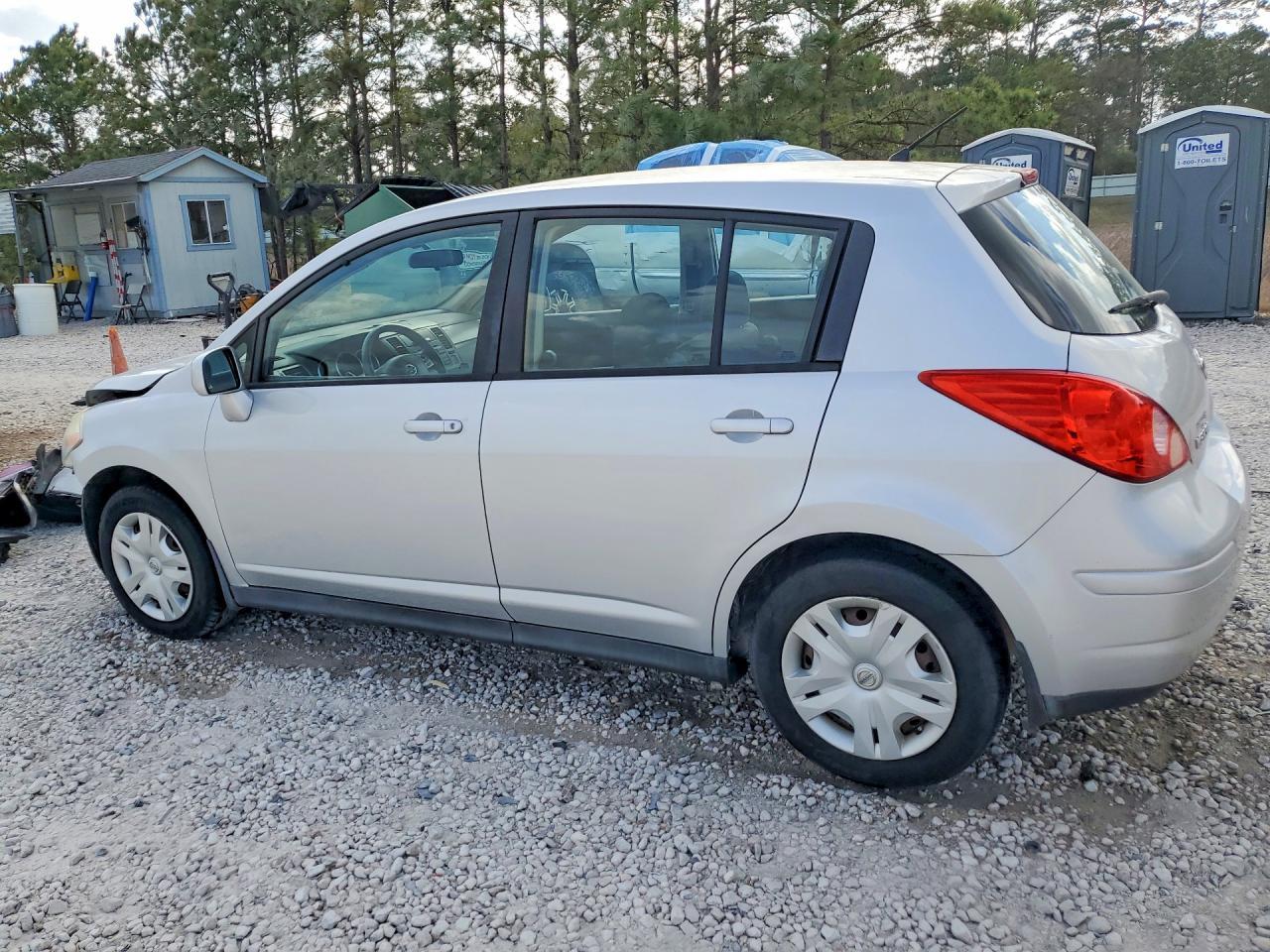 2011 Nissan Versa 1.8 S - Фото 2
