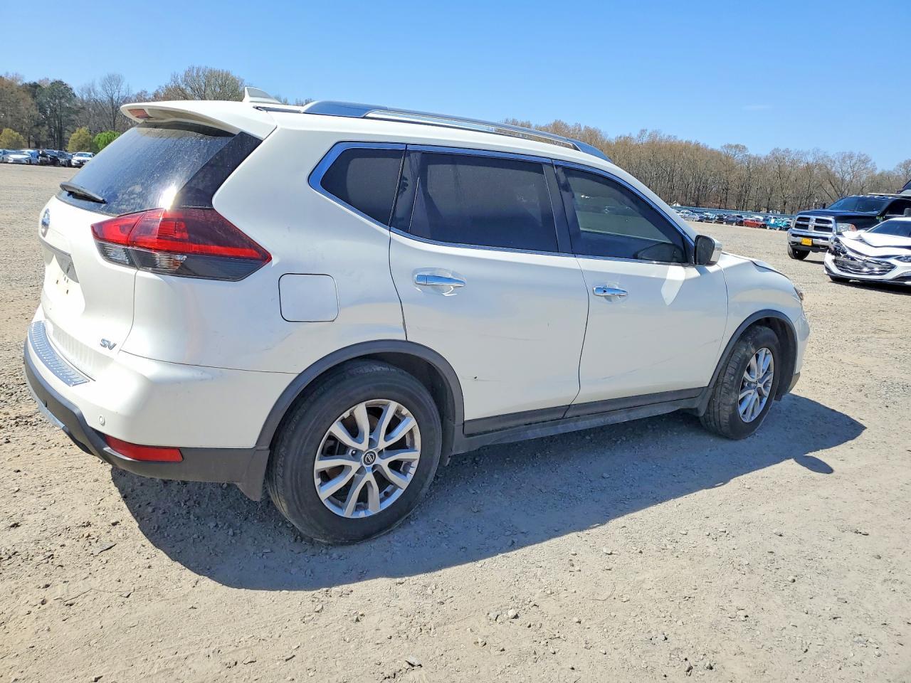 2019 Nissan Rogue Sv - Image 3
