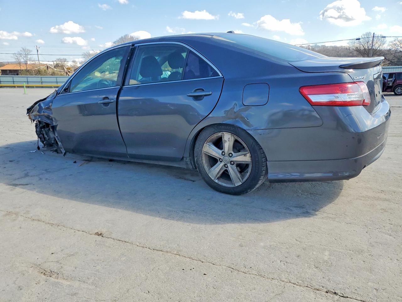 2011 Toyota Camry Se - Image 2