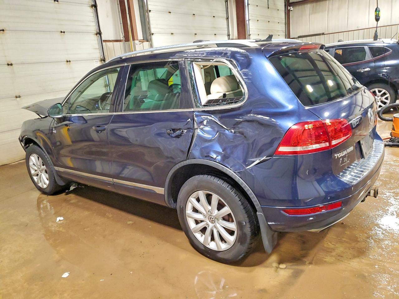 2012 Volkswagen Touareg V6 Tdi - Image 2