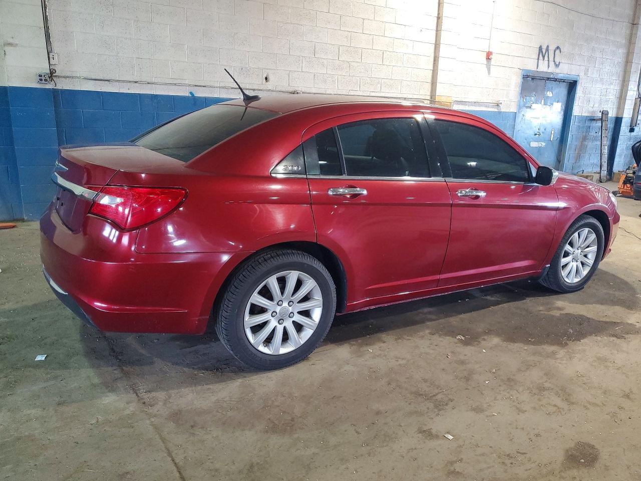 2014 Chrysler 200 Limited - Фото 3