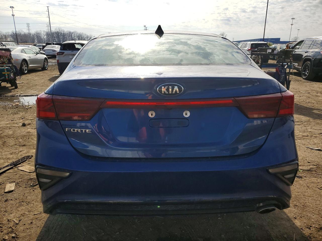 2019 Kia Forte Lxs - Image 6