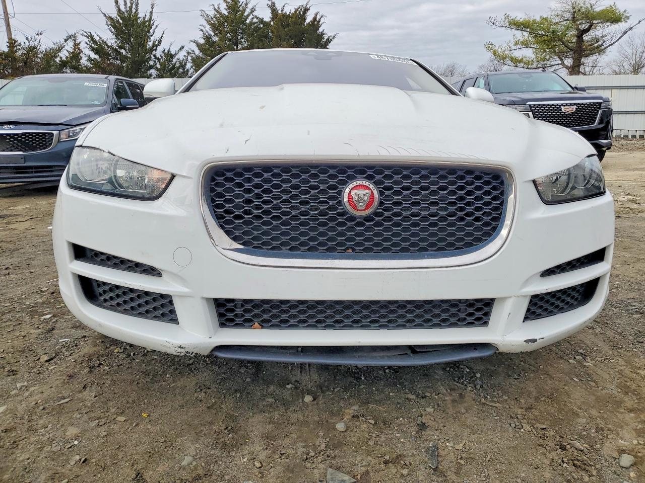2017 Jaguar Xe Premium - Фото 5
