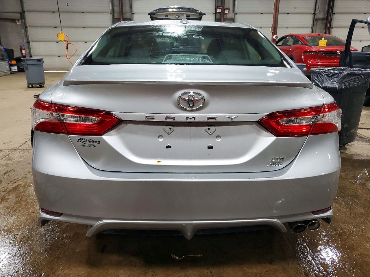 2020 Toyota Camry Se - Фото 6