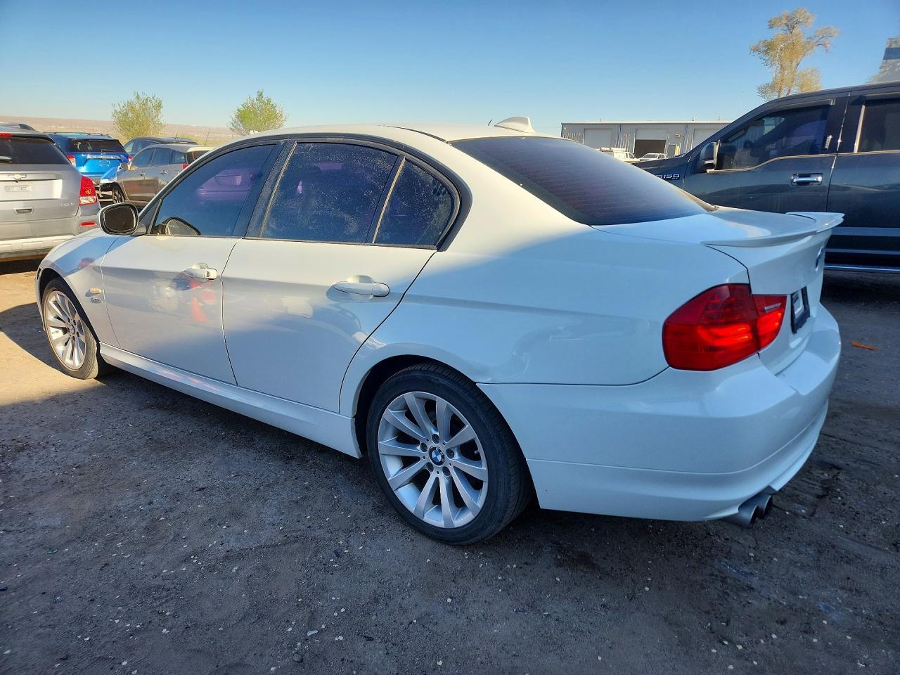 2011 BMW 328 Xi Sulev - Image 2