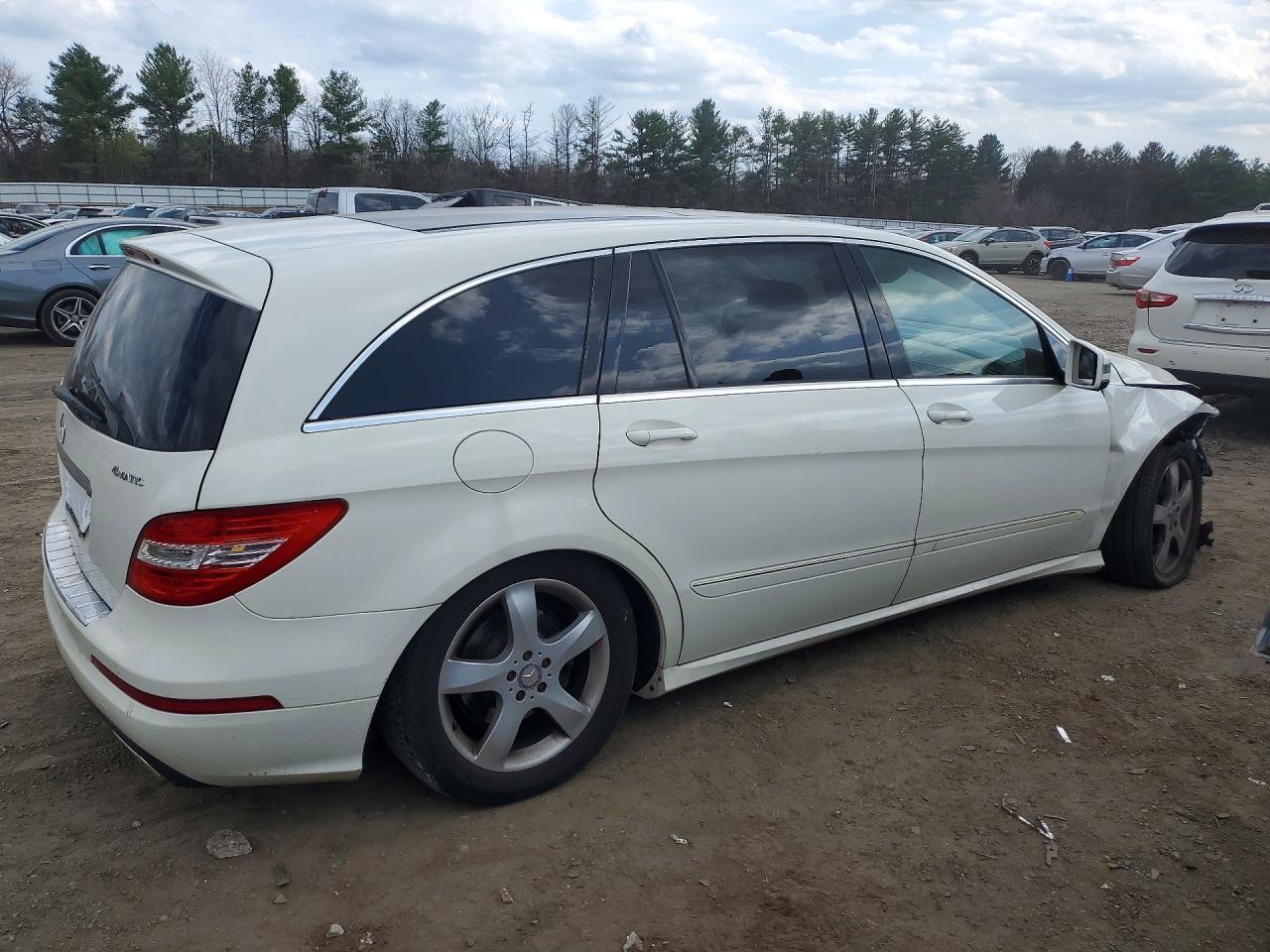 2011 Mercedes-Benz R 350 4Matic - Image 3