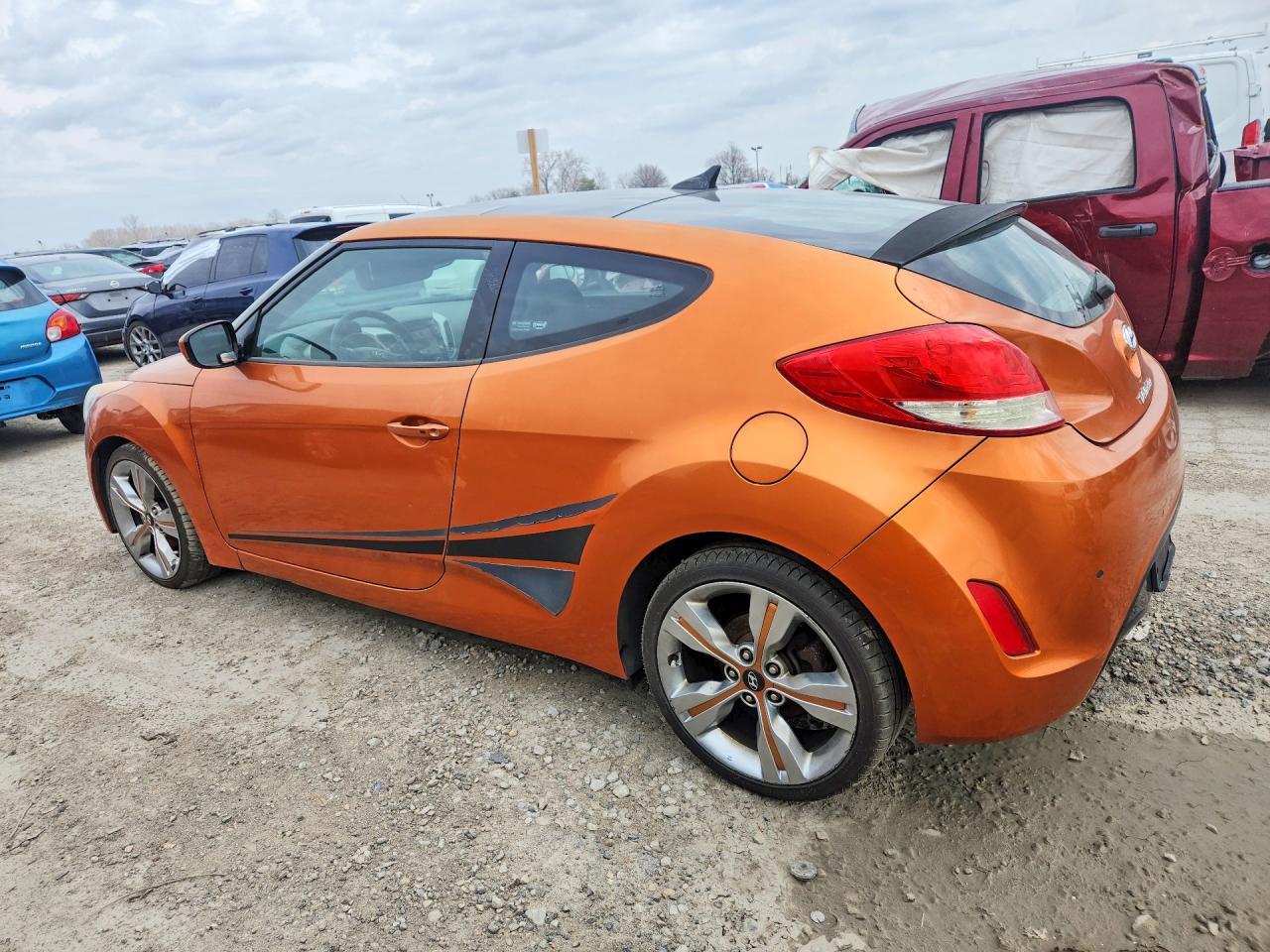 2013 Hyundai Veloster Base - Фото 2
