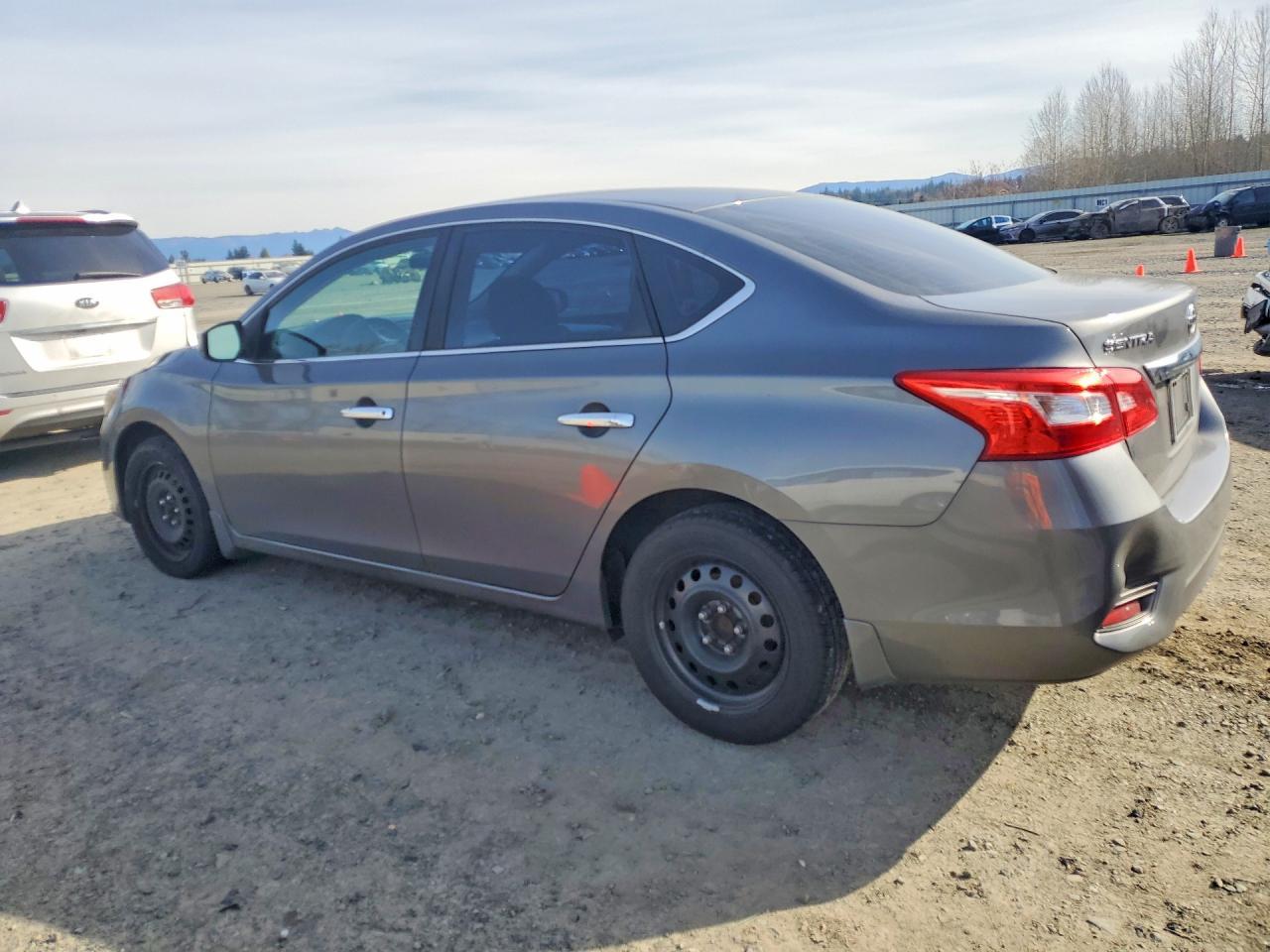 2016 Nissan Sentra S - Фото 2
