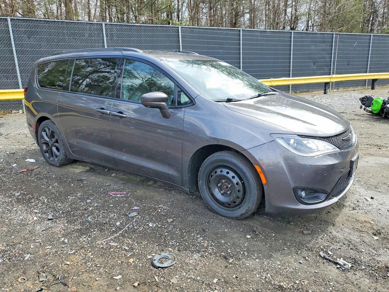 2018 Chrysler Pacifica Touring L Plus - Фото 4