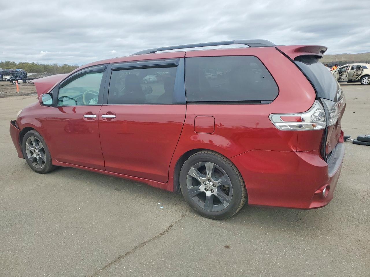 2013 Toyota Sienna Se 8-Passenger - Фото 2