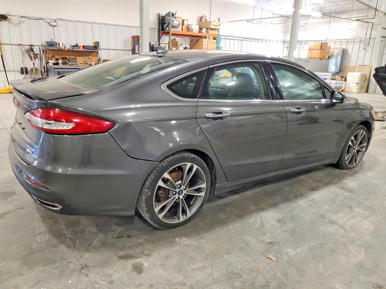 2019 Ford Fusion Titanium - Фото 3