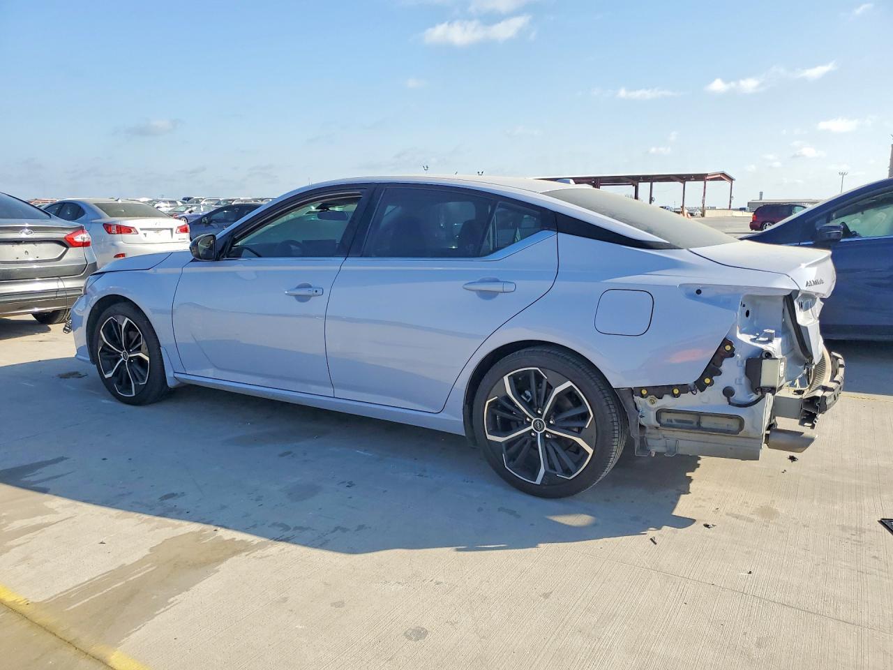 2025 Nissan Altima 2.5 Sr - Image 2