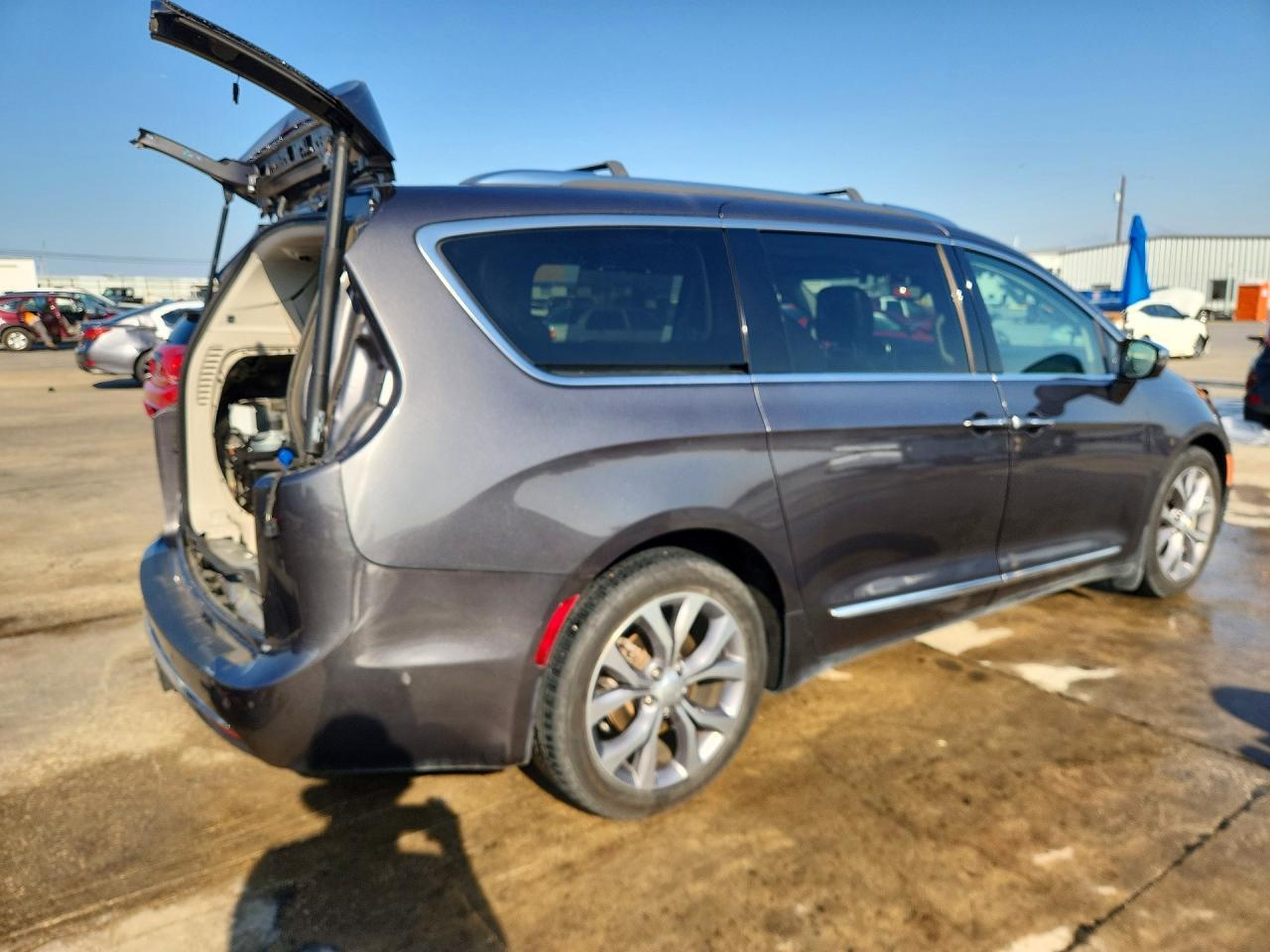 2019 Chrysler Pacifica Limited - Image 3