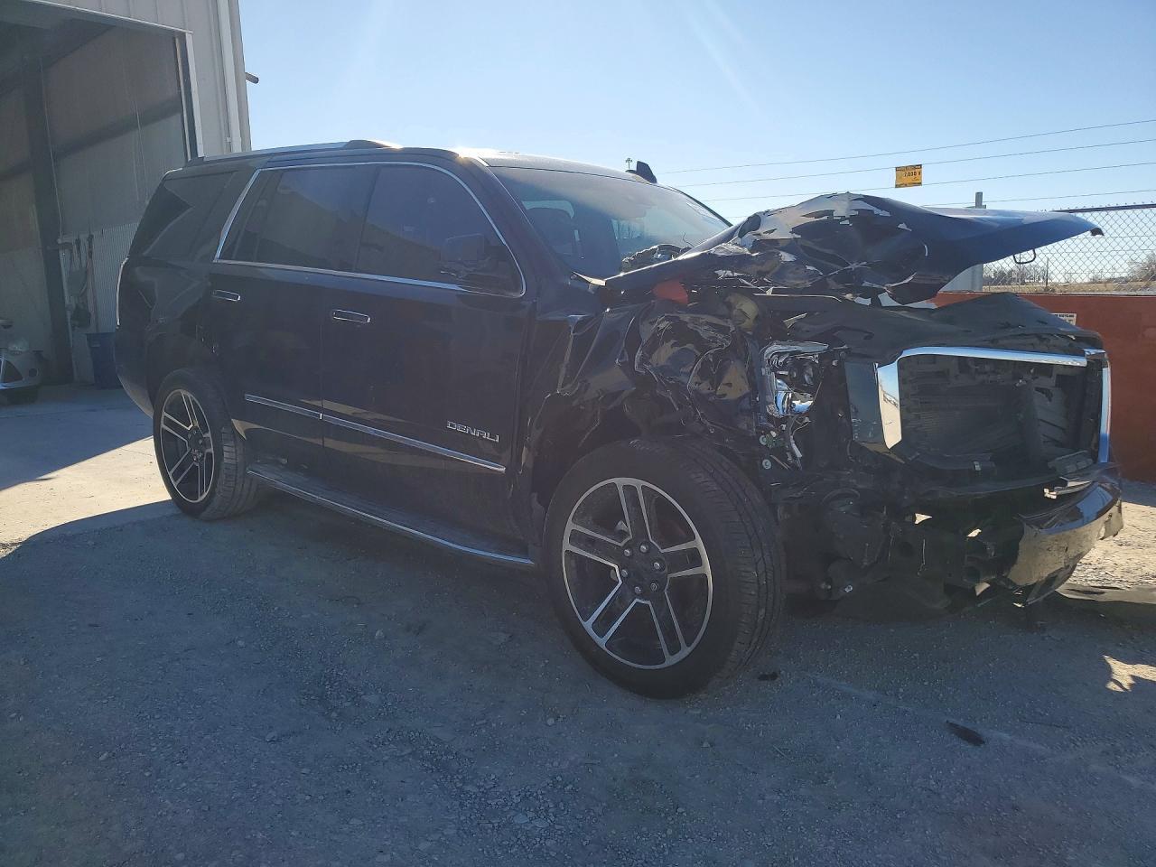 2017 GMC Yukon Denali - Фото 4