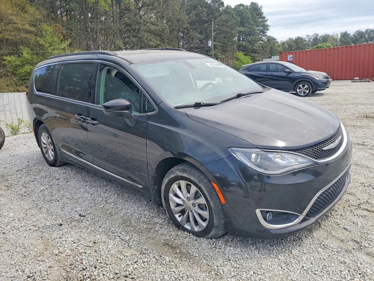 2017 Chrysler Pacifica Touring L - Image 4