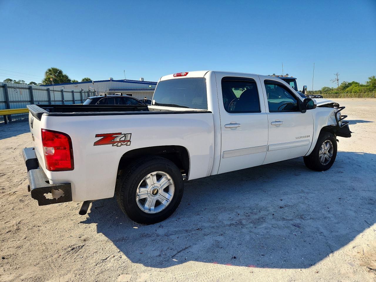 2010 Chevrolet Silverado K1500 Lt - Image 3