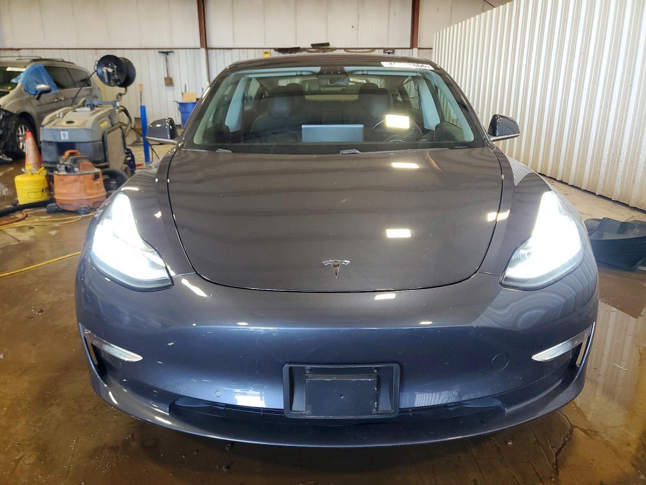 2018 Tesla Model 3 - Фото 5