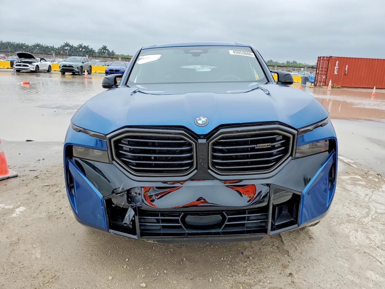 2025 BMW Xm - Image 5