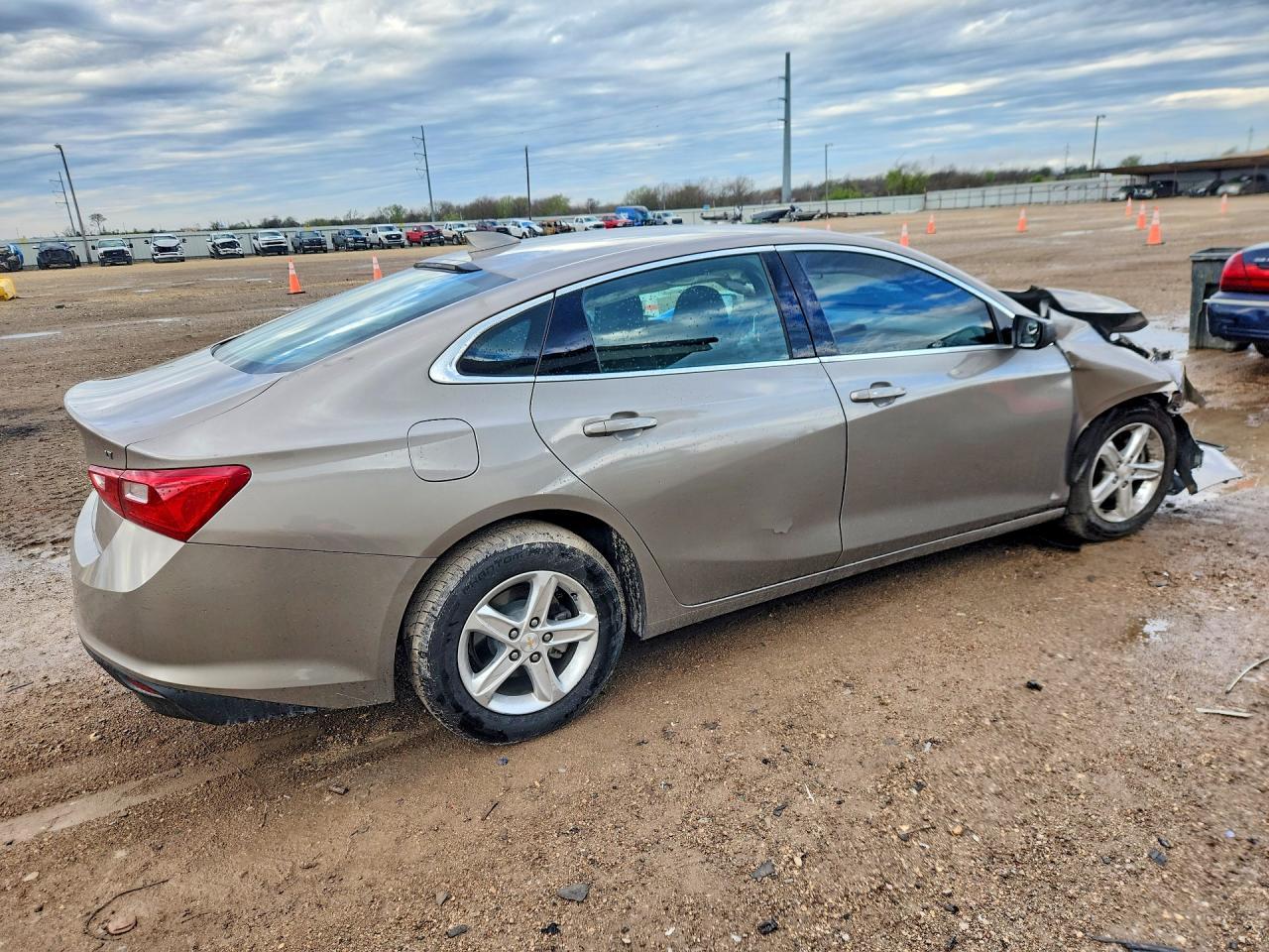 2023 Chevrolet Malibu Lt - Фото 3