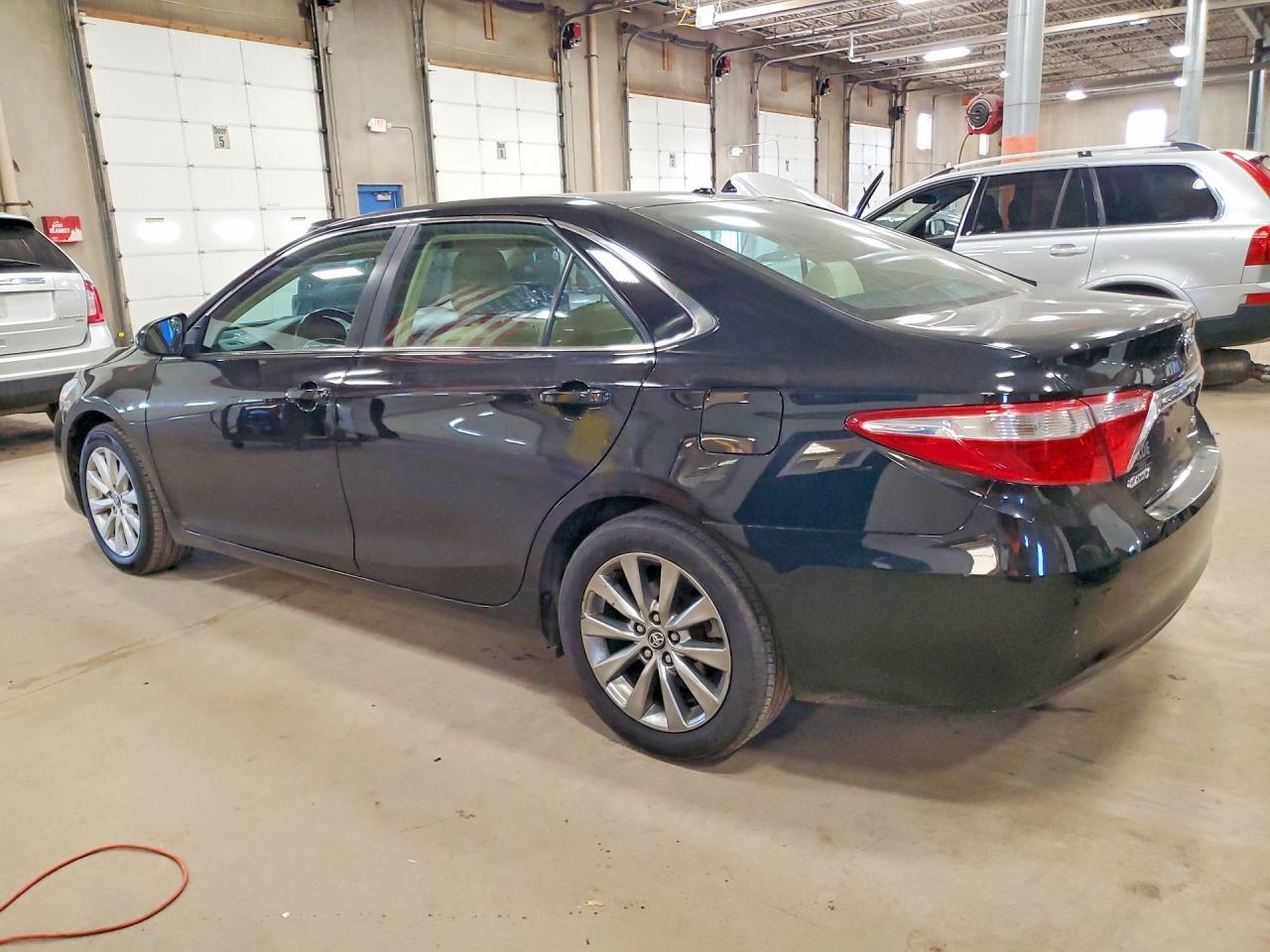 2016 Toyota Camry Xle - Image 2