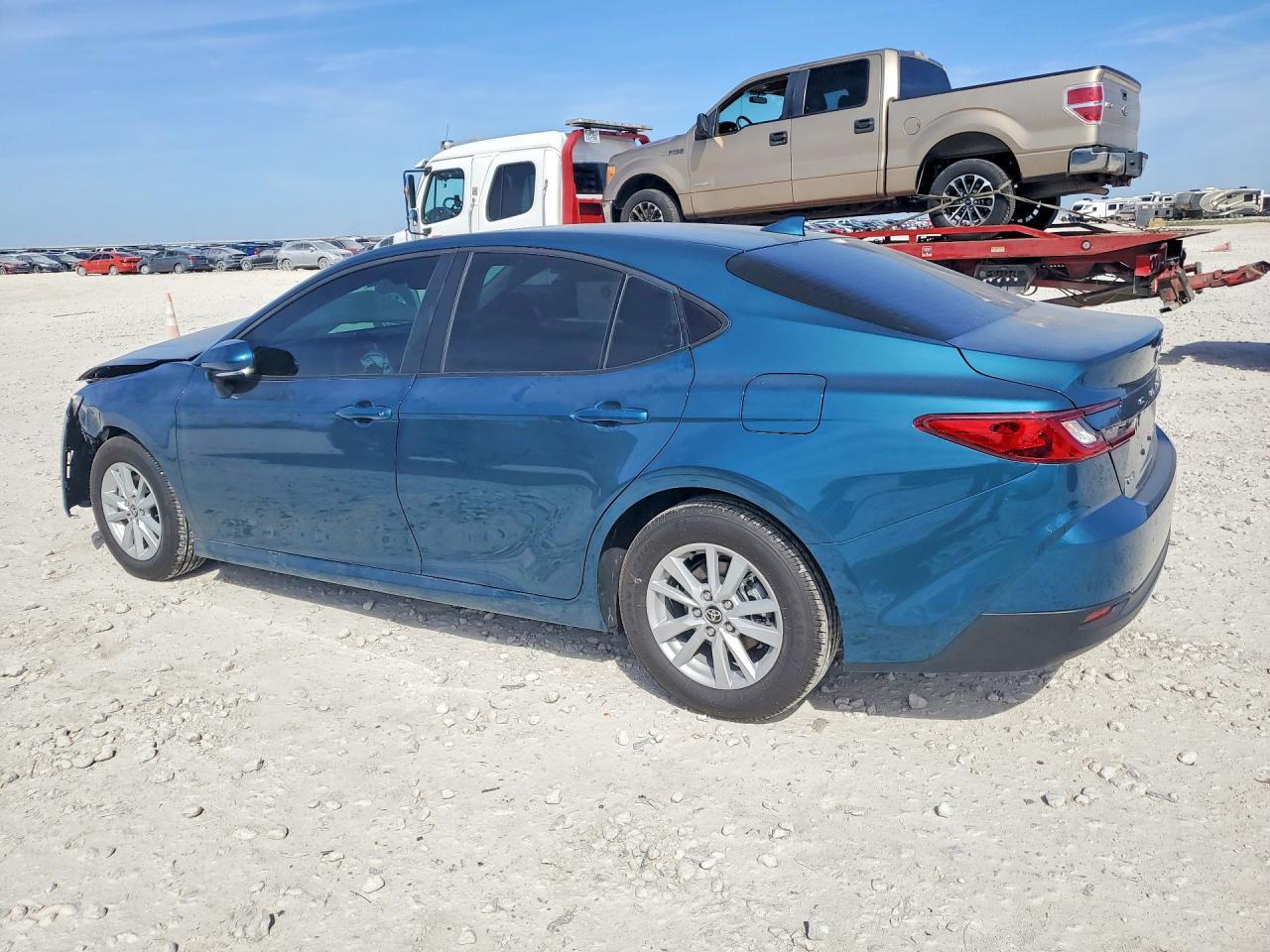 2026 Toyota Camry Le - Фото 2