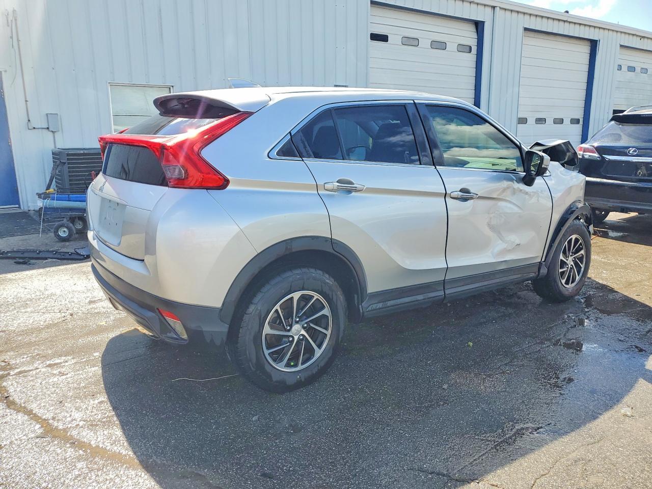 2020 Mitsubishi Eclipse Cross Es - Image 3