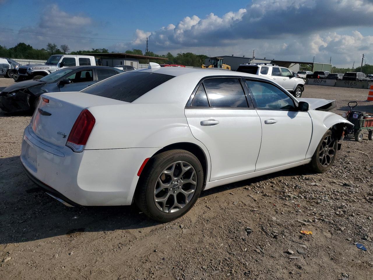 2015 Chrysler 300 - Фото 3