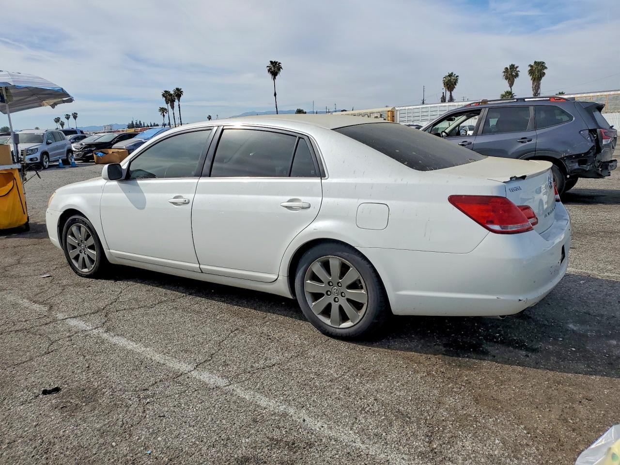 2007 Toyota Avalon - Image 2