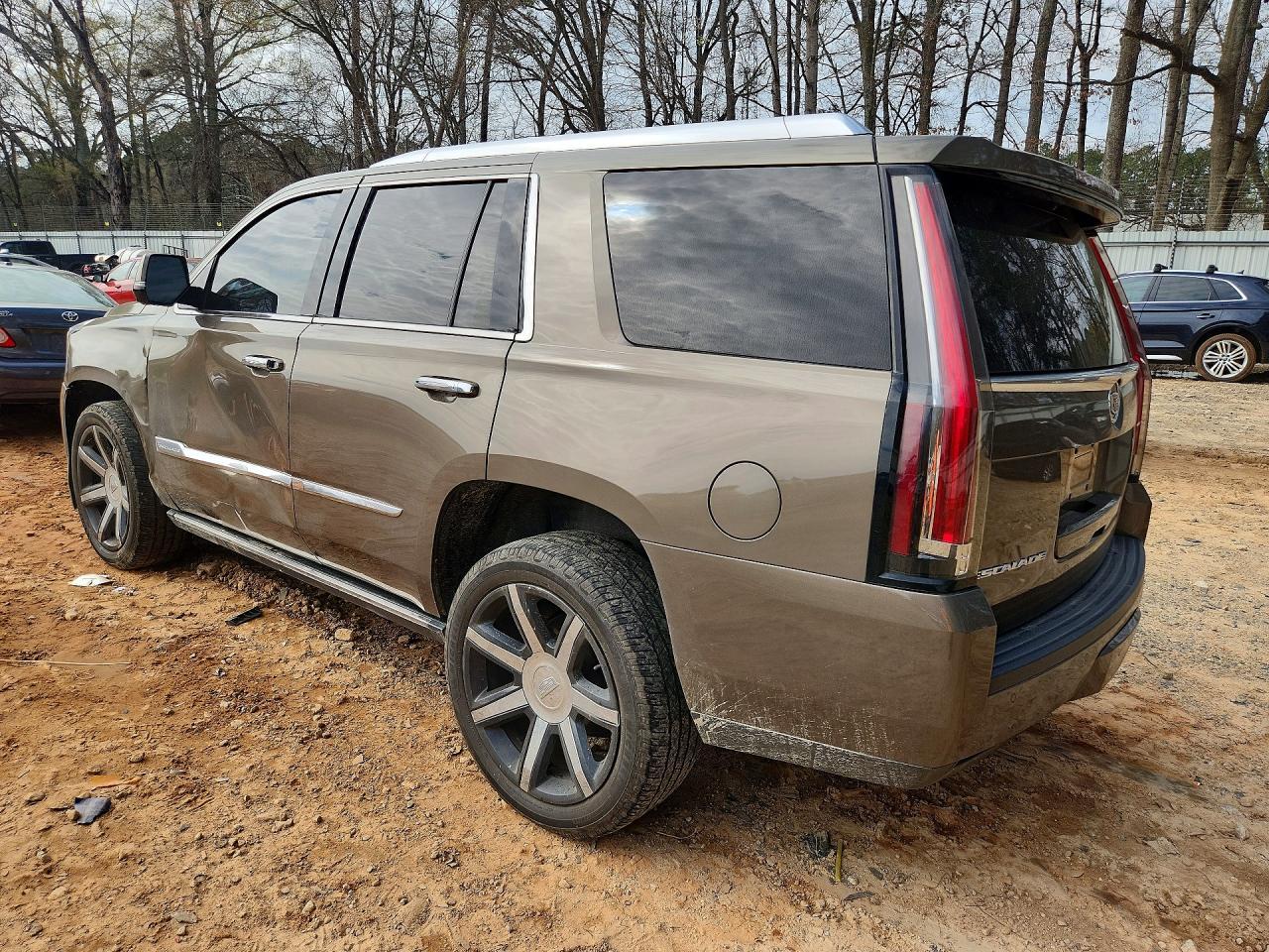 2016 Cadillac Escalade Premium - Фото 2