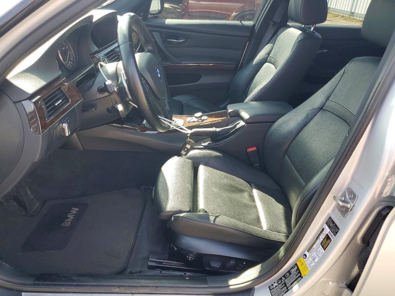 2011 BMW 335 Xi - Image 7