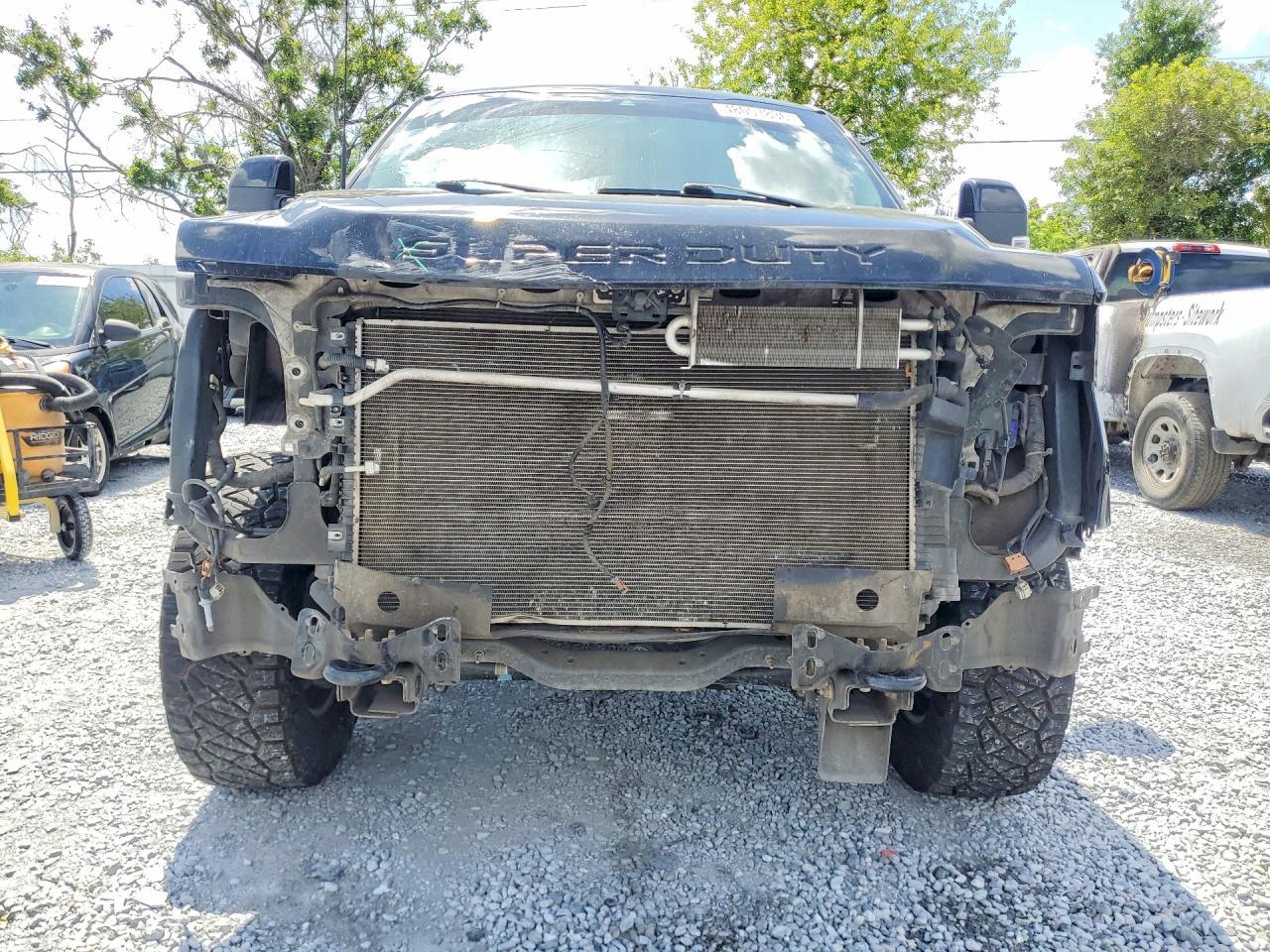 2022 Ford F250 Super Duty - Image 5