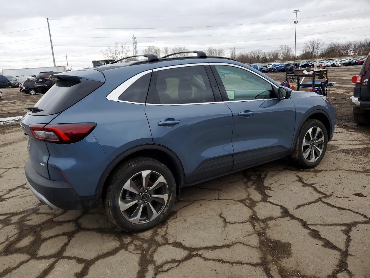 2024 Ford Escape Platinum - Image 3