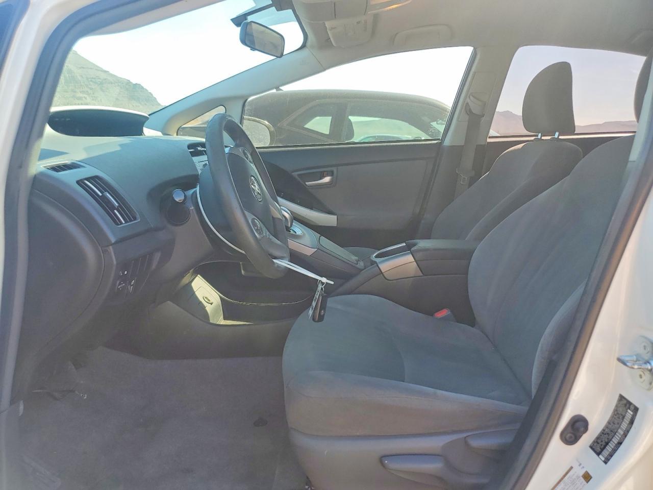 2014 Toyota Prius Three - Фото 7