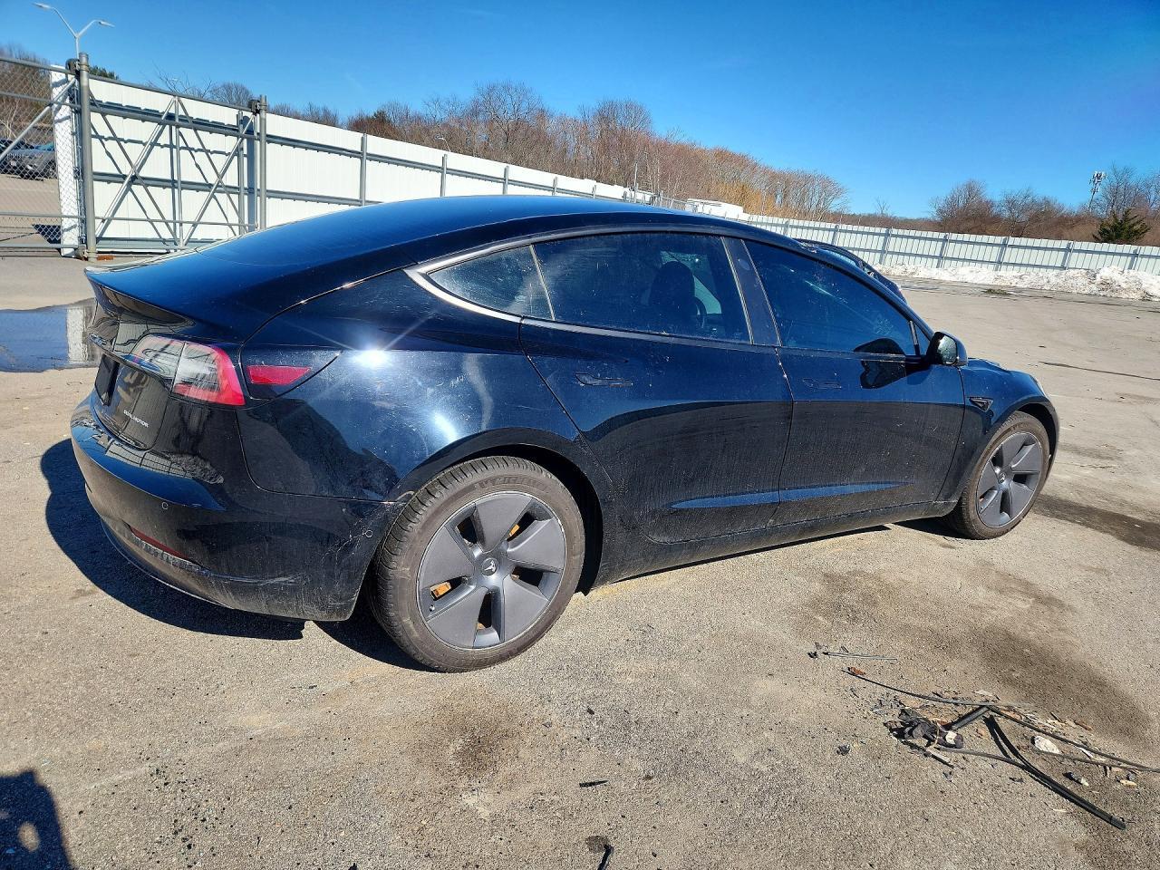 2022 Tesla Model 3 - Image 3
