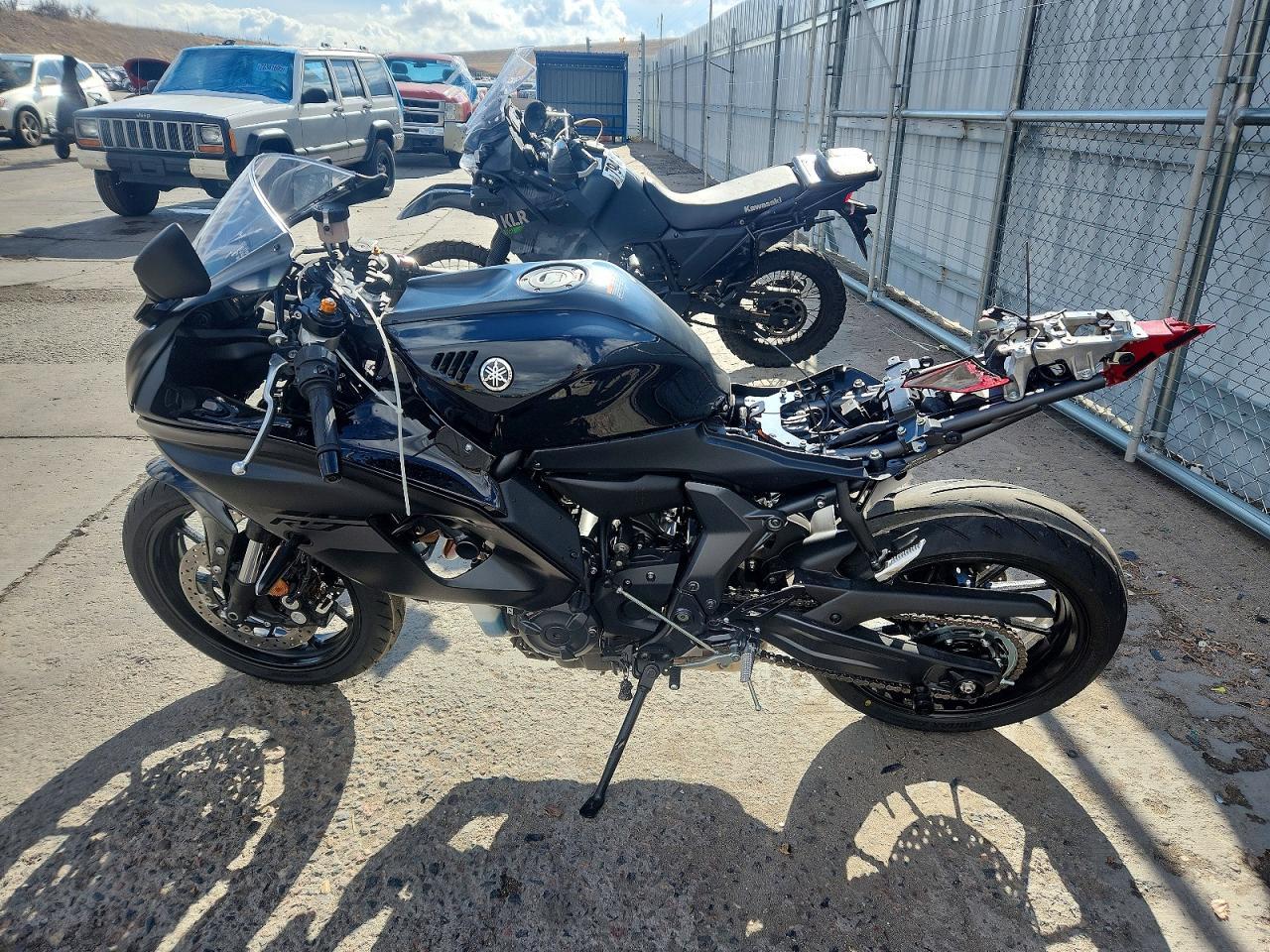 2025 Yamaha Yzfr7 - Фото 3