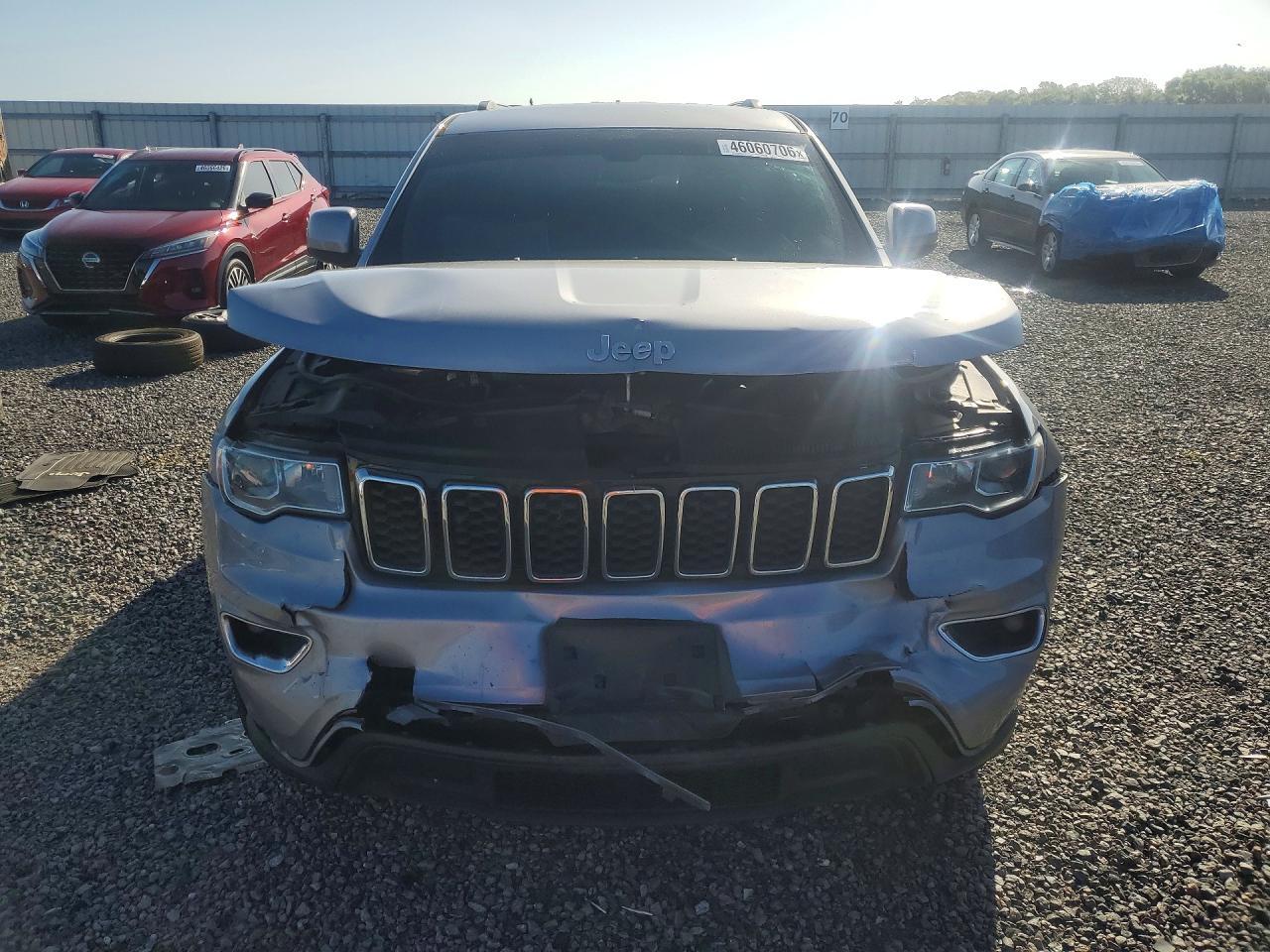 2019 Jeep Grand Cherokee Laredo - Image 5