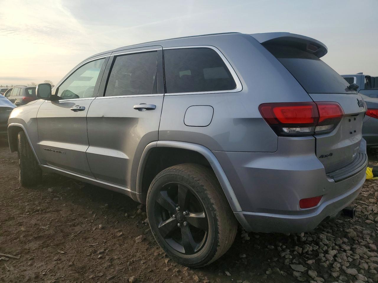 2015 Jeep Grand Cherokee Laredo - Фото 2