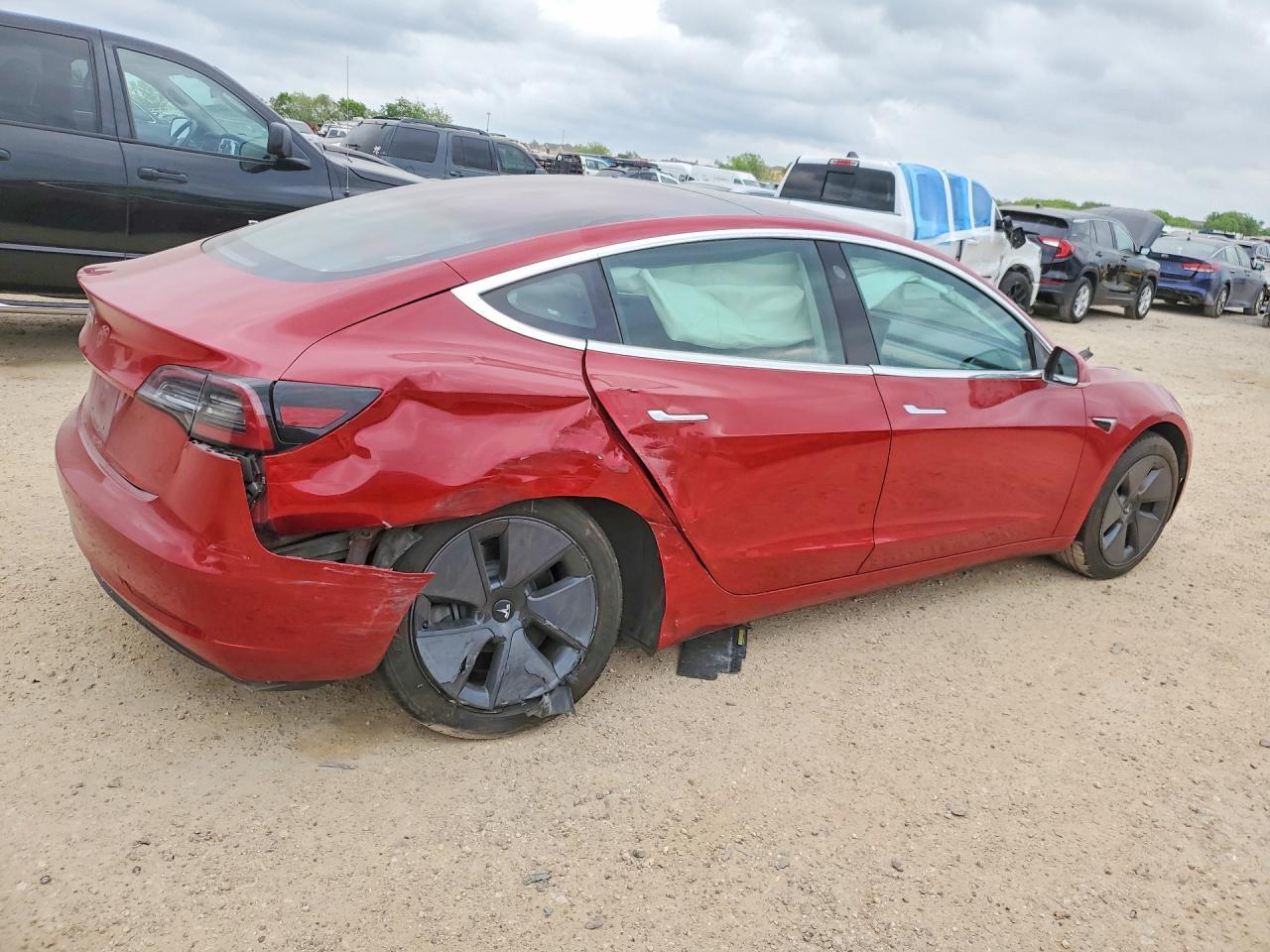 2018 Tesla Model 3 - Фото 3