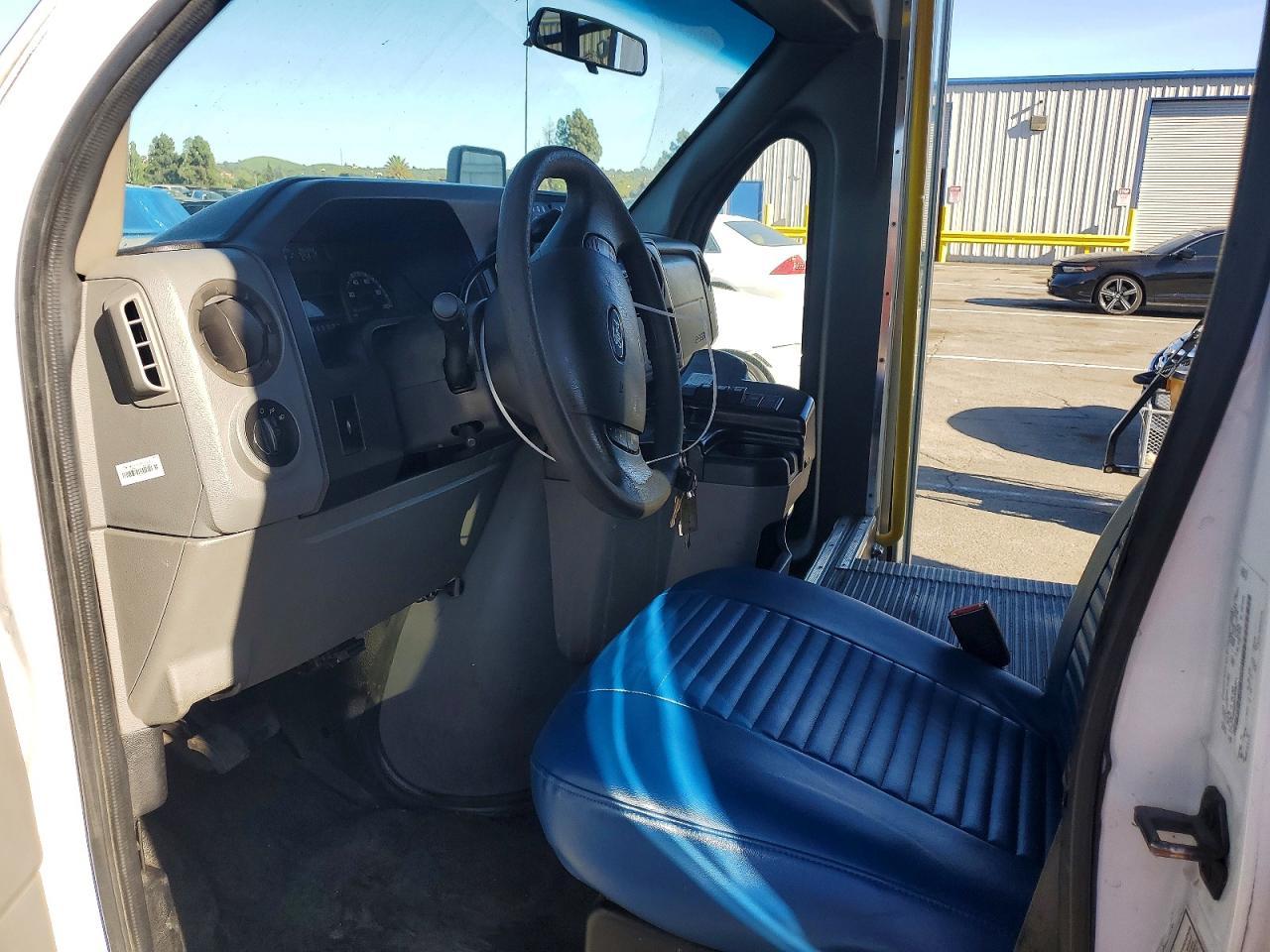 2009 Ford E450 Shuttle Bus - Фото 7